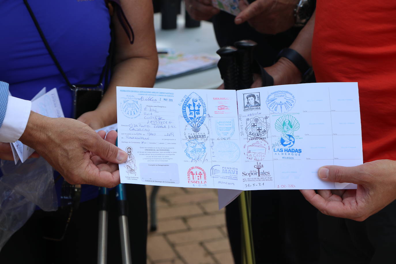 El puesto de información al peregrino de Puentecastro recupera su actividad con el objetivo de recuperar sus cifras de antes de la pandemia.