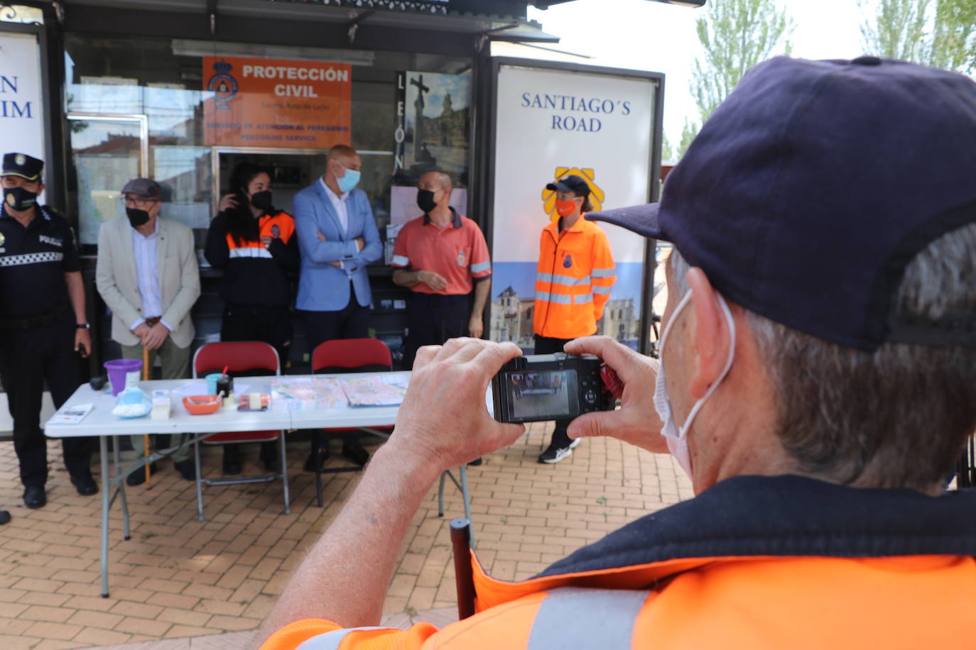 El puesto de información al peregrino de Puentecastro recupera su actividad con el objetivo de recuperar sus cifras de antes de la pandemia.