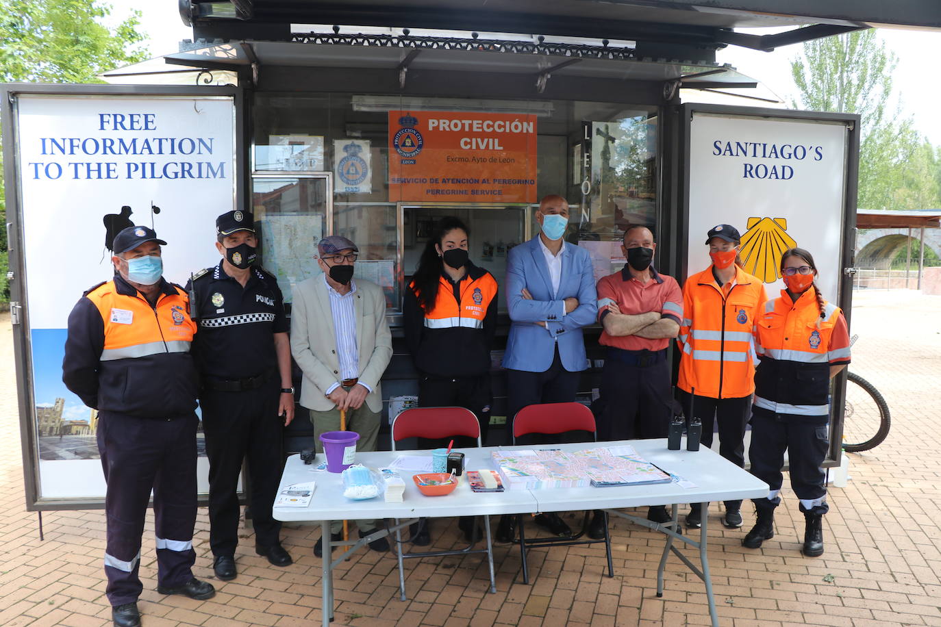 El puesto de información al peregrino de Puentecastro recupera su actividad con el objetivo de recuperar sus cifras de antes de la pandemia.