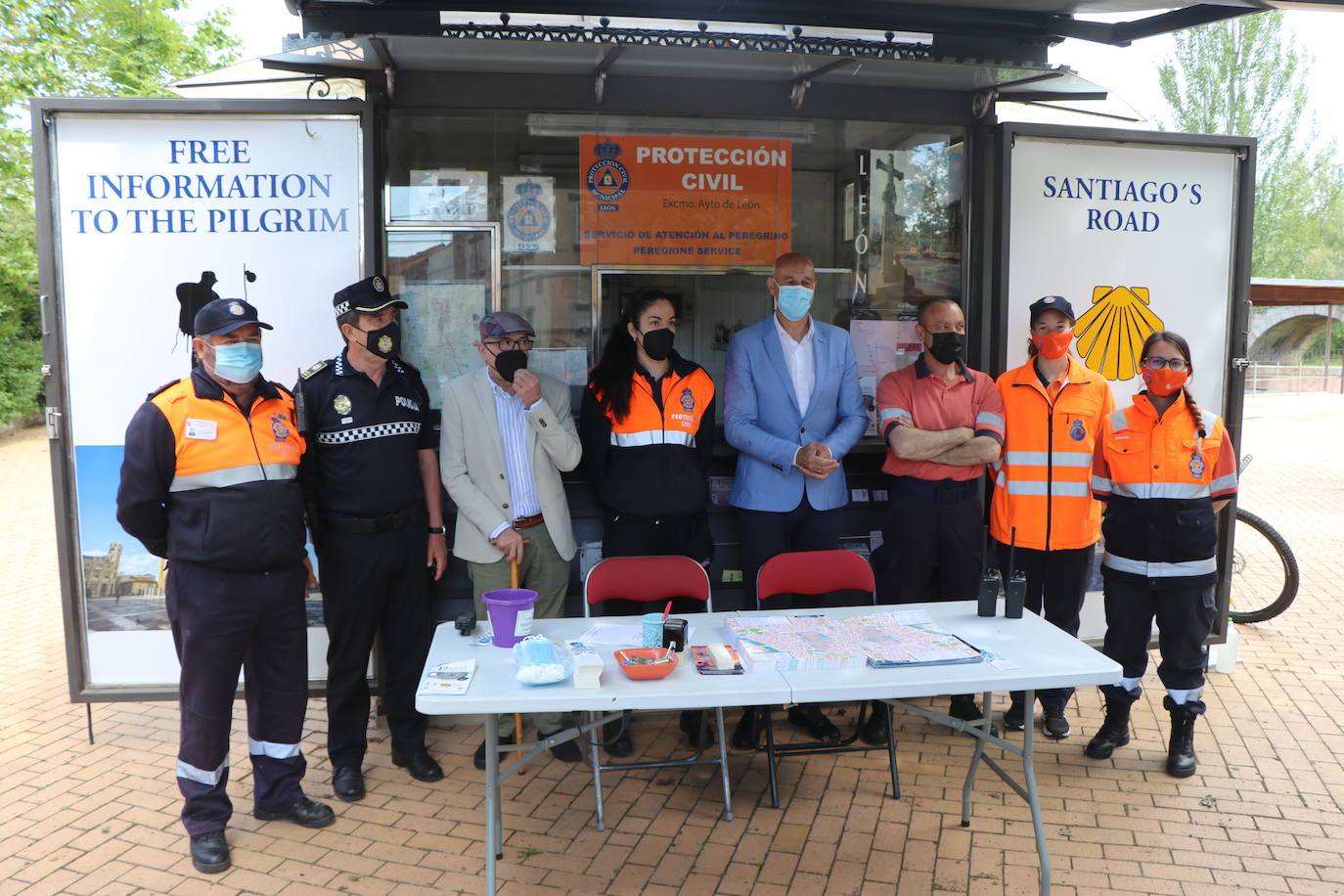 El puesto de información al peregrino de Puentecastro recupera su actividad con el objetivo de recuperar sus cifras de antes de la pandemia.