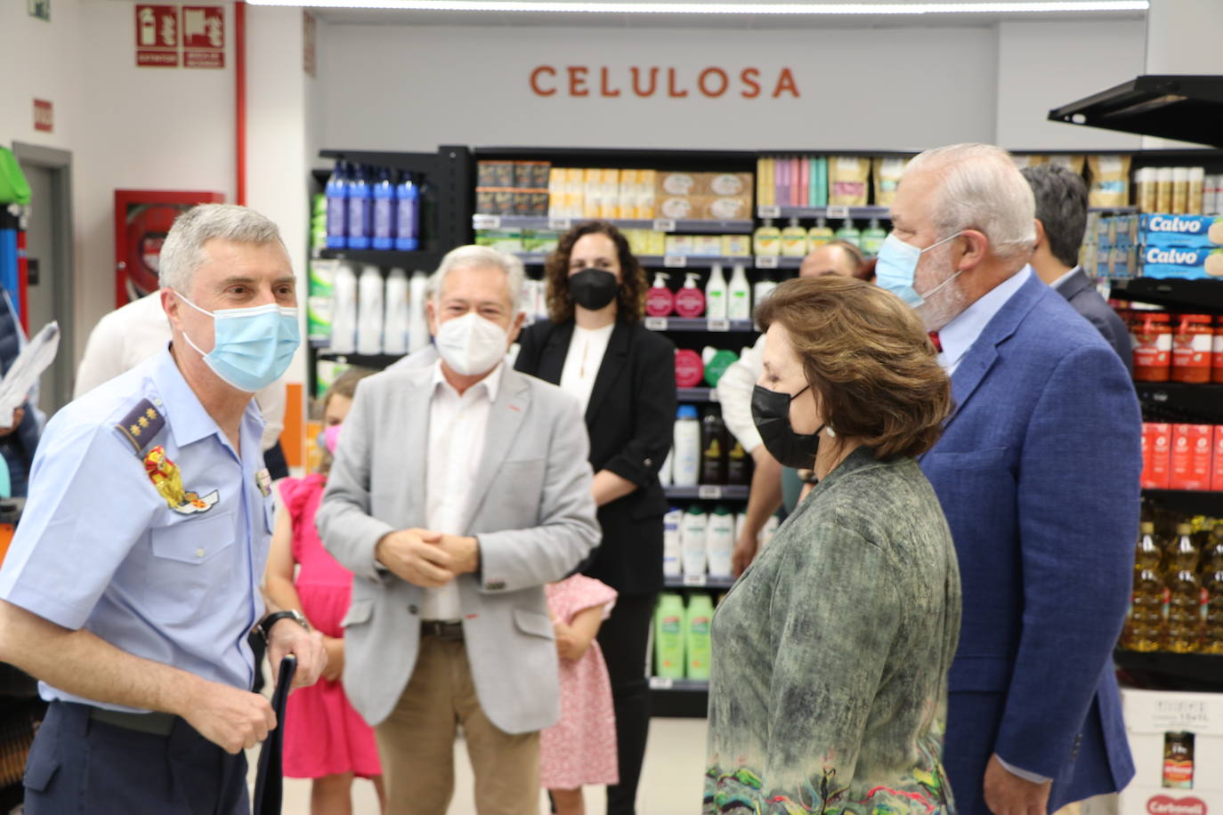 La cadena E.Leclerc estrena su quinto supermercado en el Alfoz con varias personalidades en su inauguración.