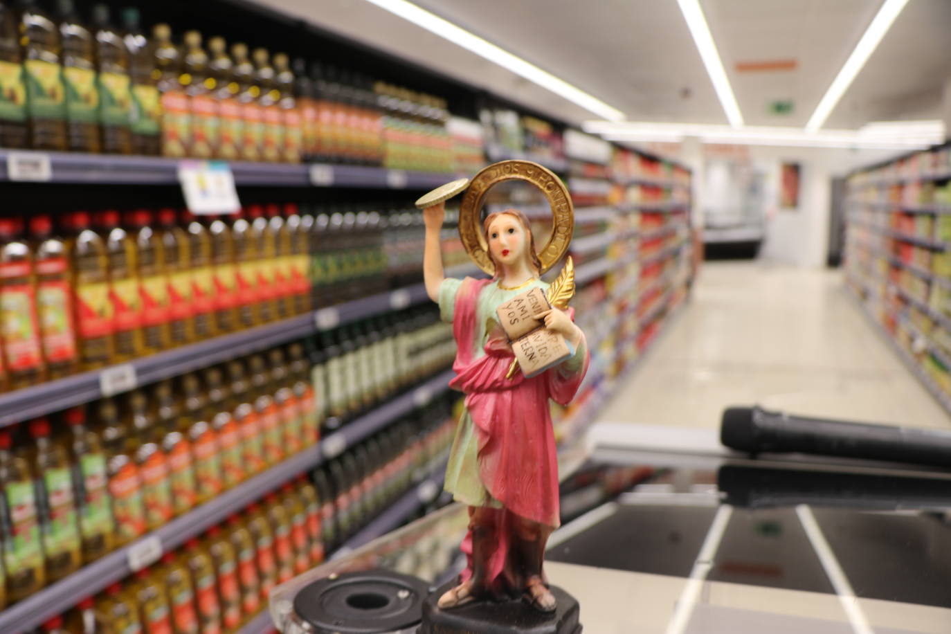 La cadena E.Leclerc estrena su quinto supermercado en el Alfoz con varias personalidades en su inauguración.