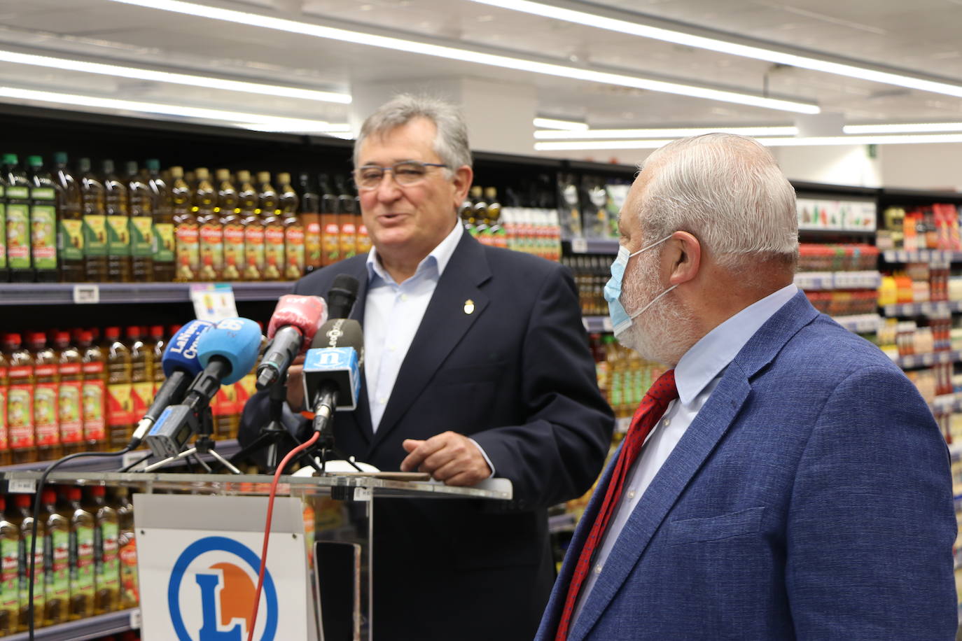 La cadena E.Leclerc estrena su quinto supermercado en el Alfoz con varias personalidades en su inauguración.