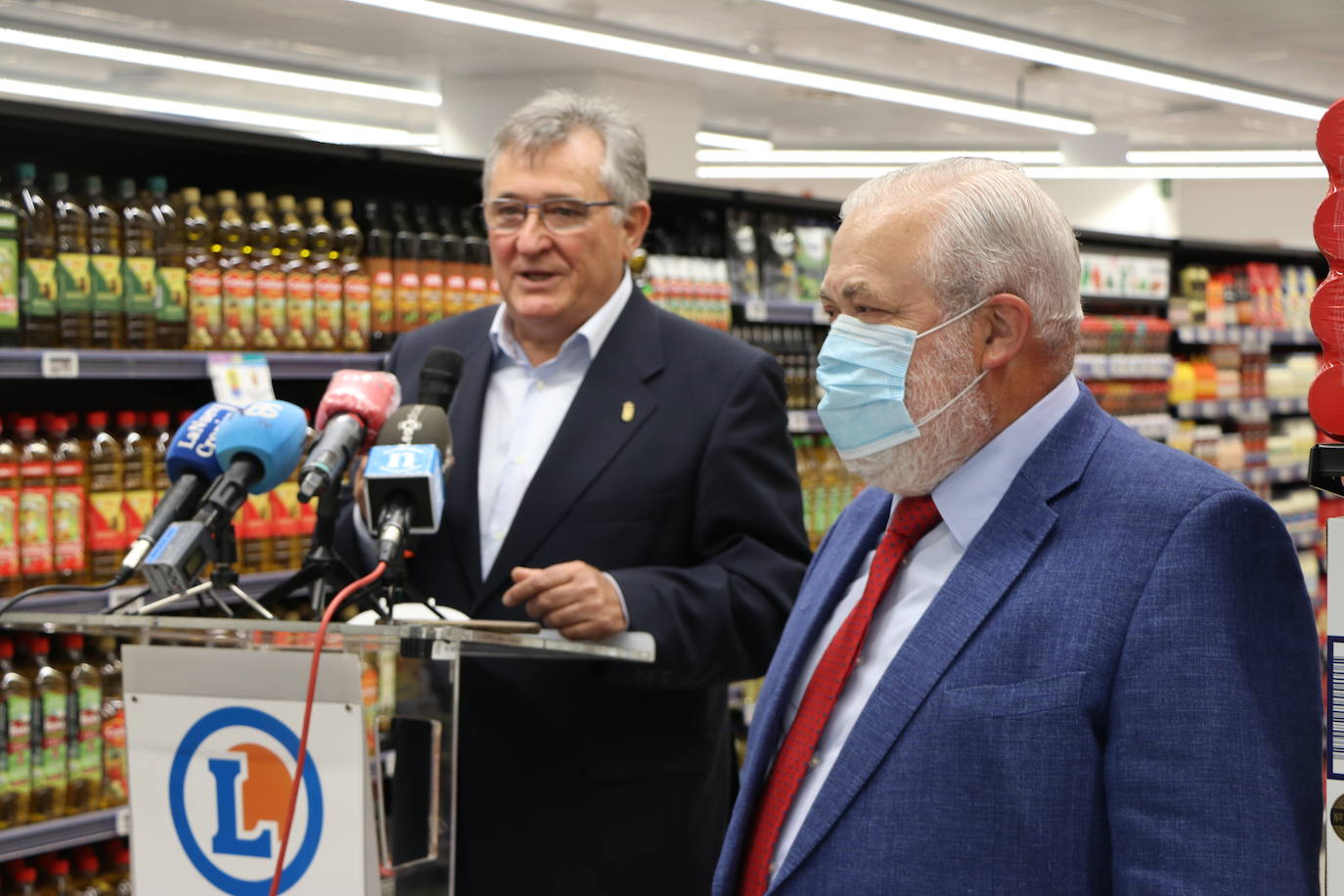 La cadena E.Leclerc estrena su quinto supermercado en el Alfoz con varias personalidades en su inauguración.