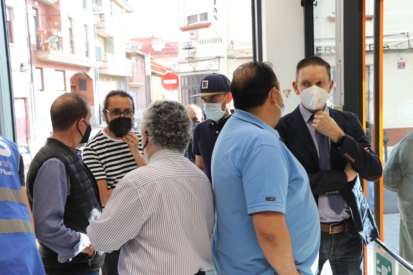 La cadena E.Leclerc estrena su quinto supermercado en el Alfoz con varias personalidades en su inauguración.