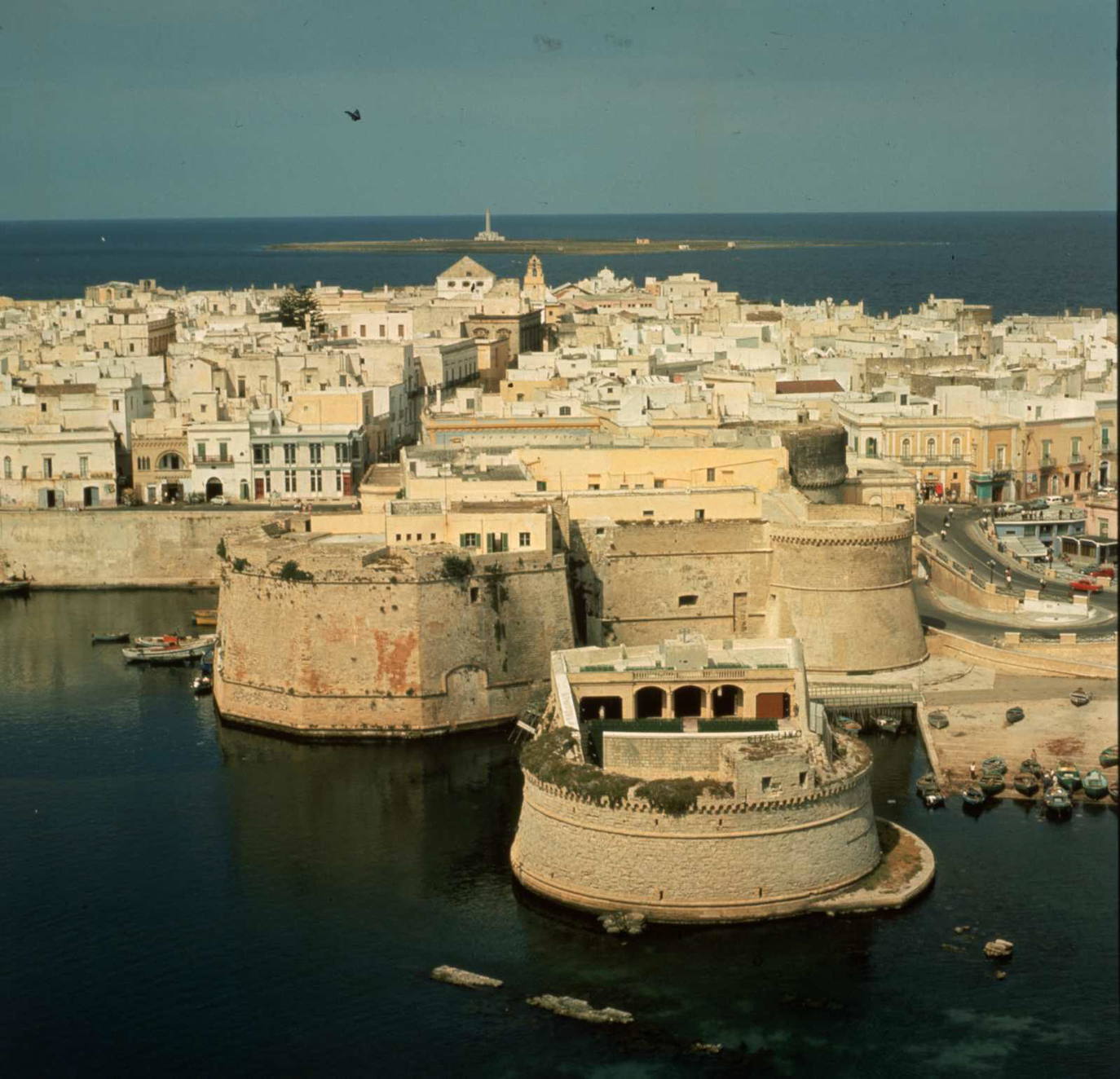 Lecce es una ciudad italiana del sureste del país, situada en la región de Apulia, que destaca por sus edificios barrocos