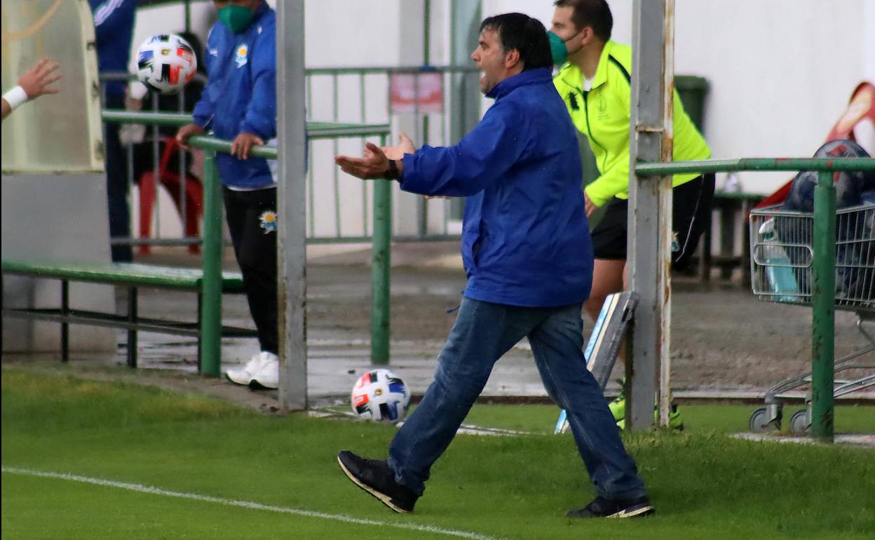 Miguel Ángel Miñambres, en el último partido ante el Atlético Astorga.