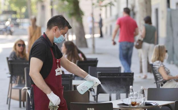 El sector servicios sigue siendo el más activo en la recuperación de empleo y el que acumula un mayor número de desempleados en la provincia de León. 