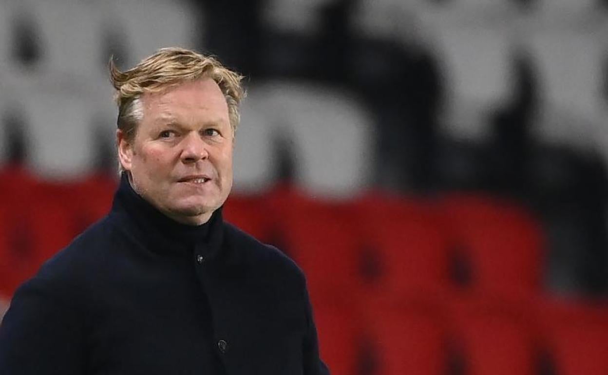 Ronald Koeman, durante un partido con el Barça. 