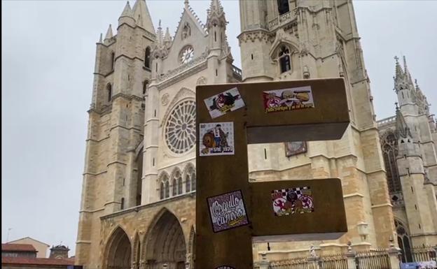 Galería. Letras con las pegatinas de la peña.