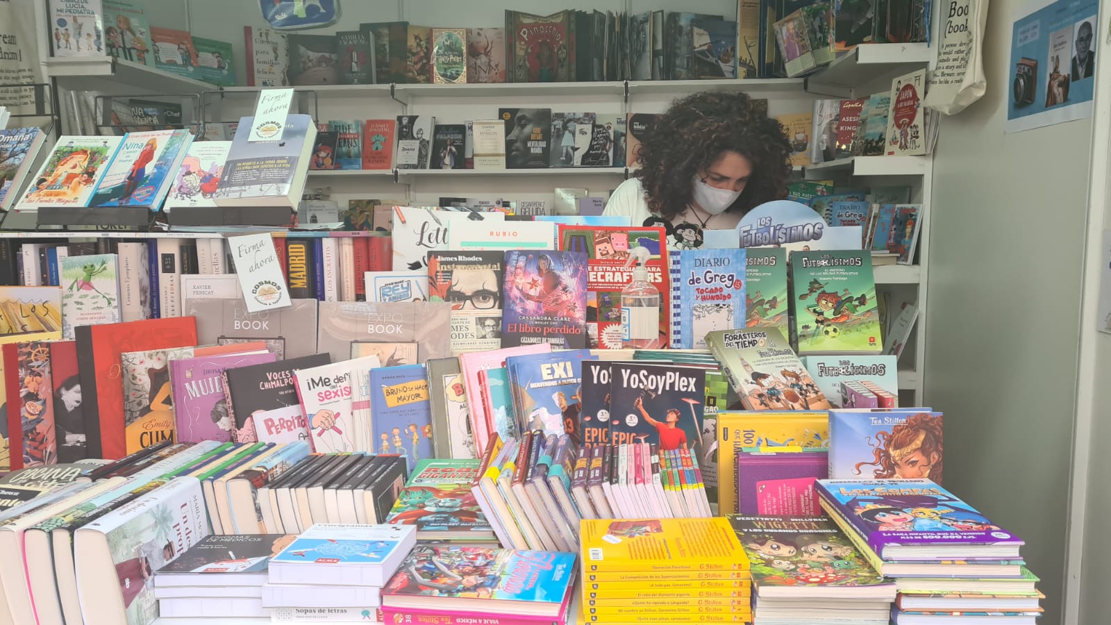 Los libros ganan la batalla al virus en una feria segura y con alta afluencia de público.