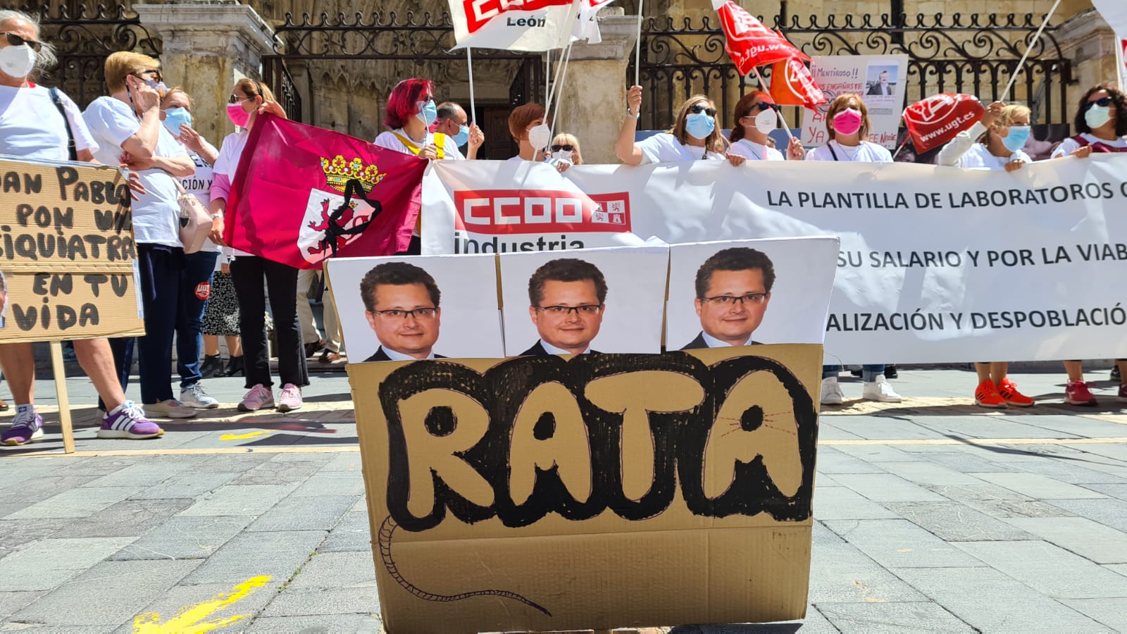 Los trabajadores de la fábrica se concentran de nuevo a la espera de pruebas de viabilidad de la fábrica.