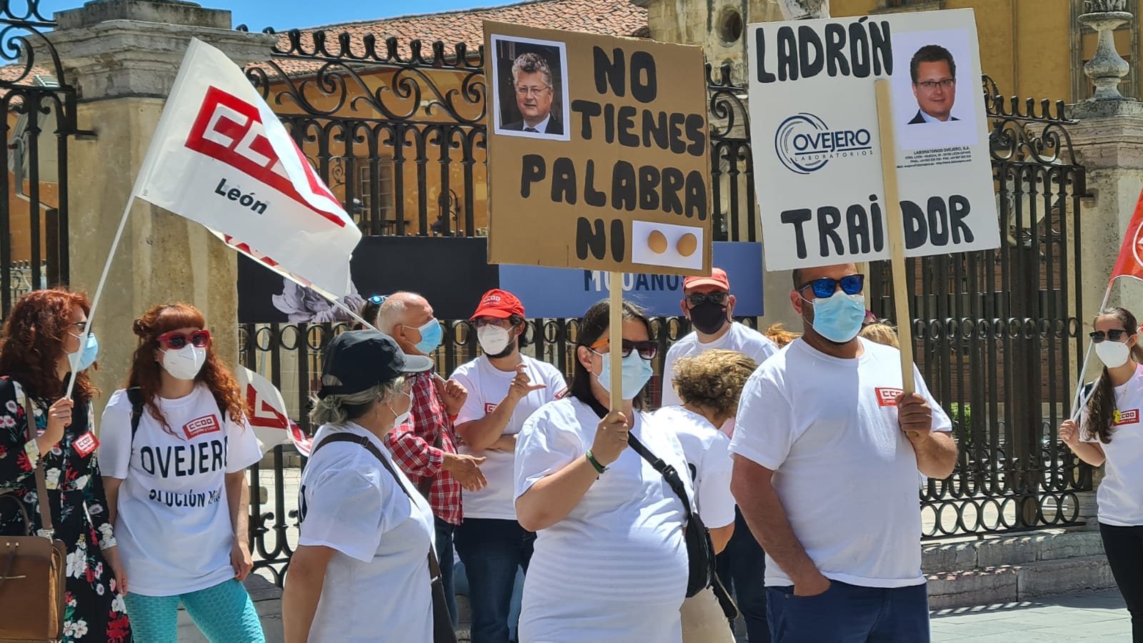 Los trabajadores de la fábrica se concentran de nuevo a la espera de pruebas de viabilidad de la fábrica.