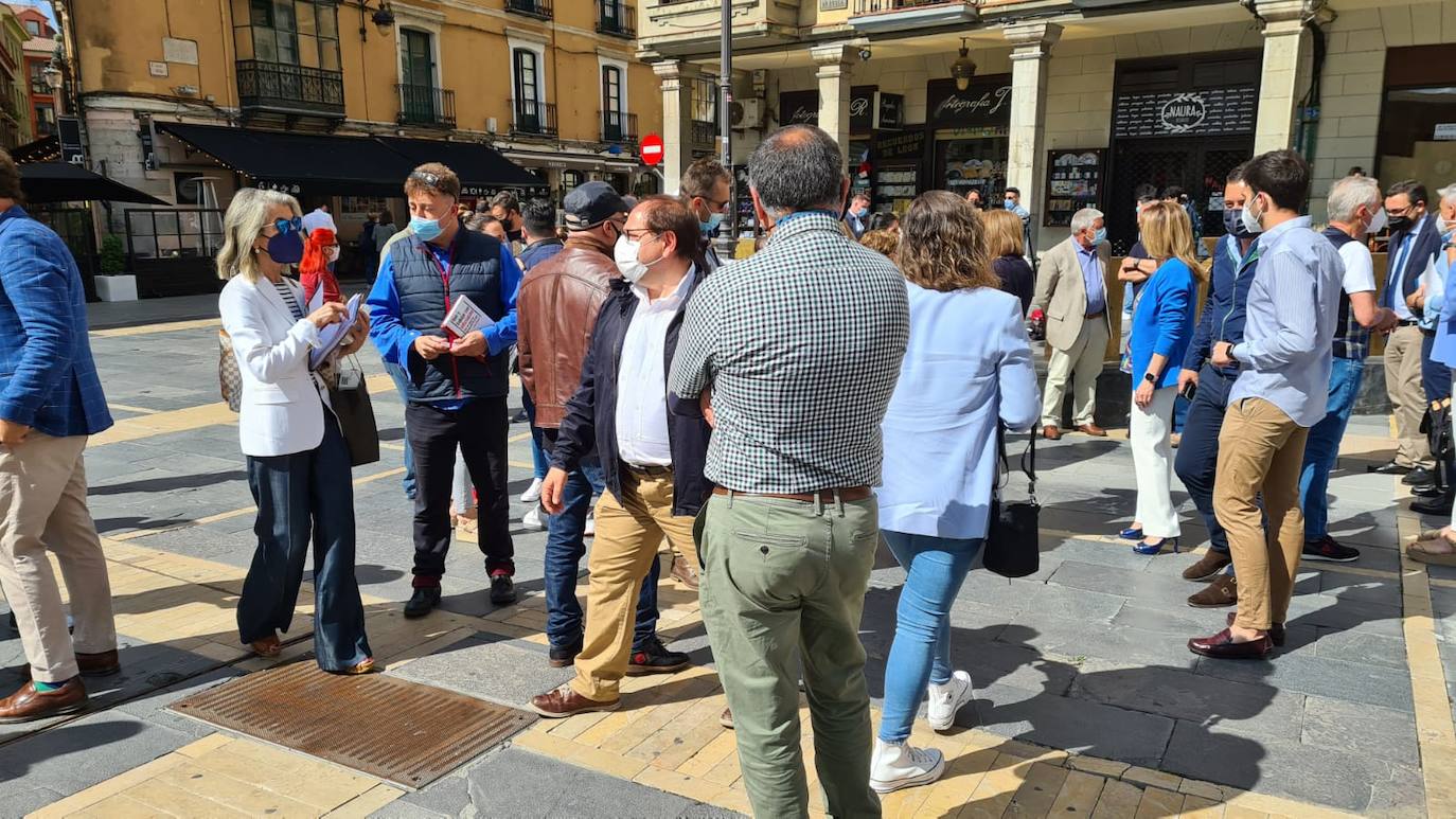 El alcalde de Almanza se cita con afiliados para presentar su candidatura al PP de León.