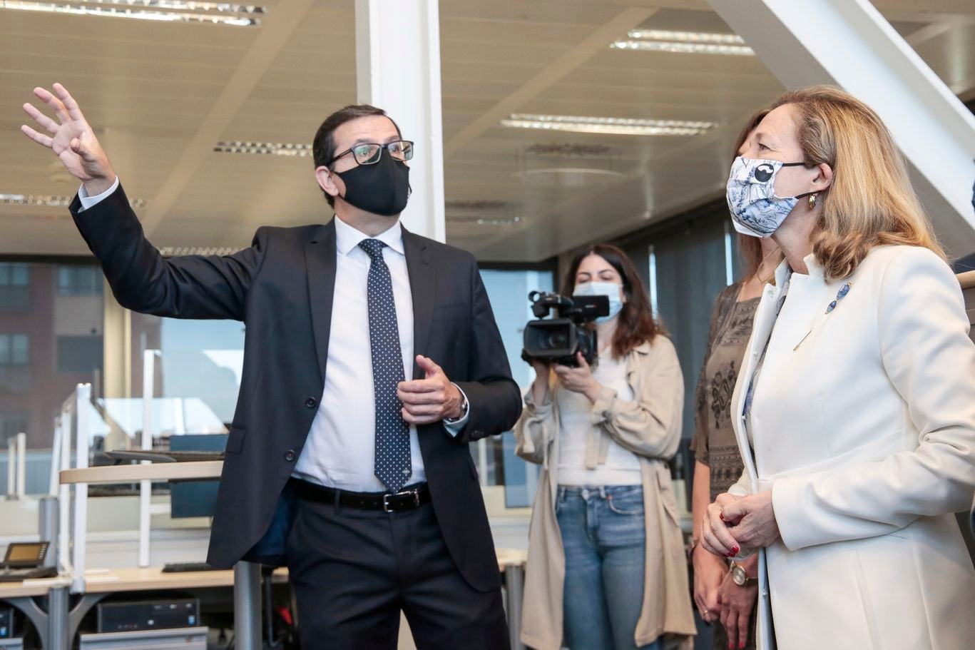 La vicepresidenta segunda del Gobierno y ministra de Asuntos Económicos y Transformación Digital, Nadia Calviño, visita la sede central del Instituto Nacional de Ciberseguridad y mantiene un encuentro con diferentes autoridades locales y regionales. 