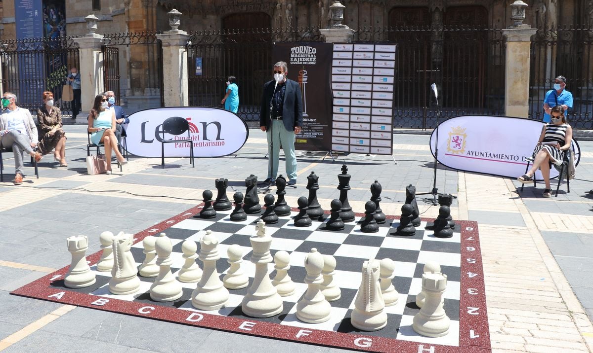 El torneo presenta su nueva edición a los pies de la Catedral y repetirá su formato online