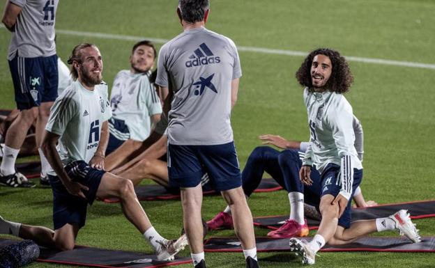 Óscar Mingueza y Marc Cucurella, durante el entrenamiento del lunes en Las Rozas. 