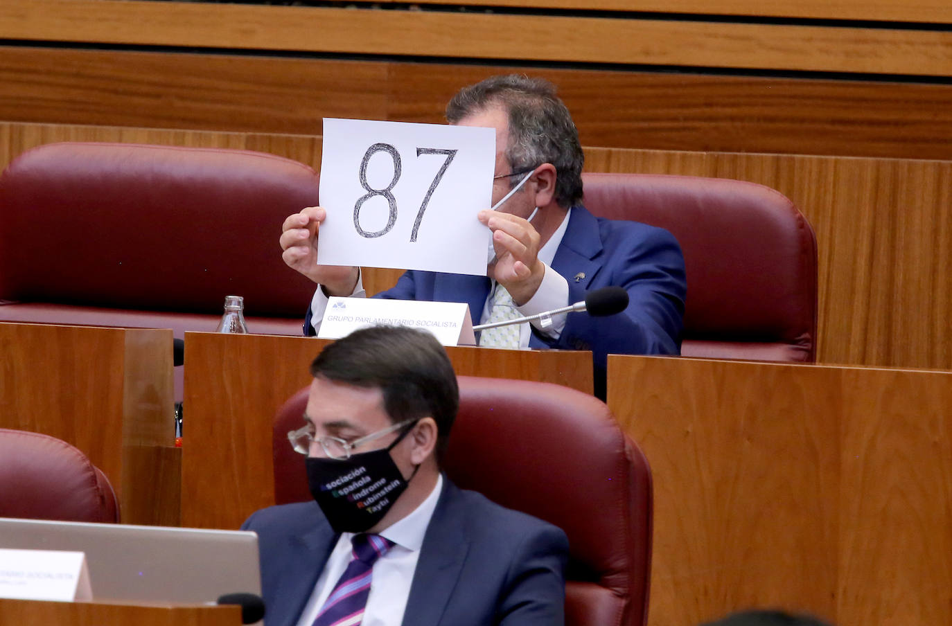 El presidente de la Junta, Alfonso Fernández Mañueco, junto al vicepresidente Francisco Igea en el pleno de las Cortes de Castilla y León