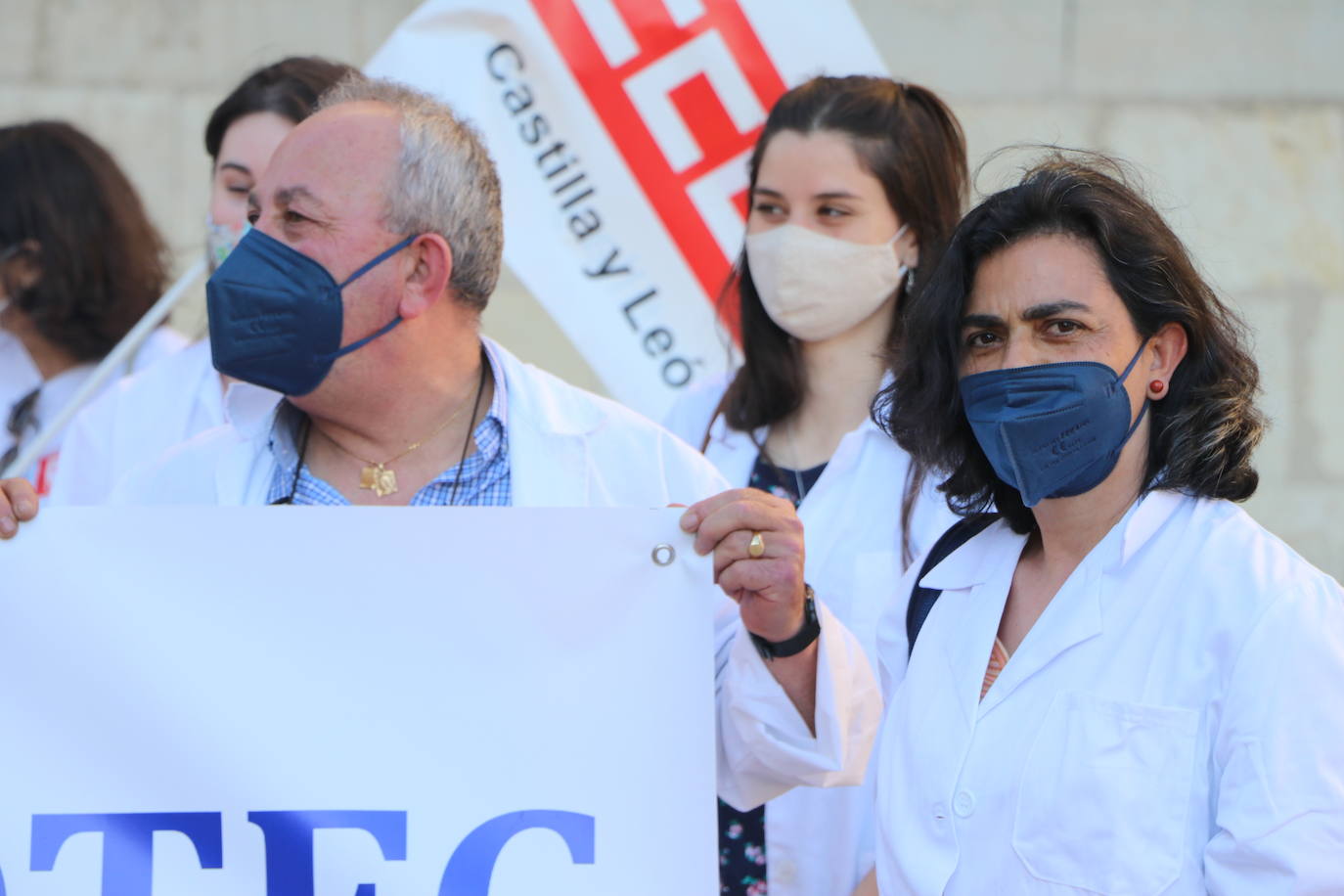 Los trabajadores de Inbiotec se concentran en defensa de la supervivencia del Instituto de Biotecnología de León y por el mantenimiento de los puestos de trabajo del personal del centro tecnológico.