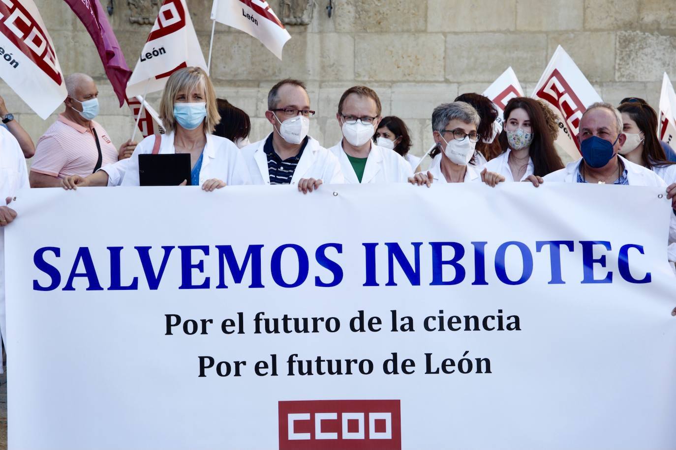 Trabajadores de Inbiotec, en la concentración.