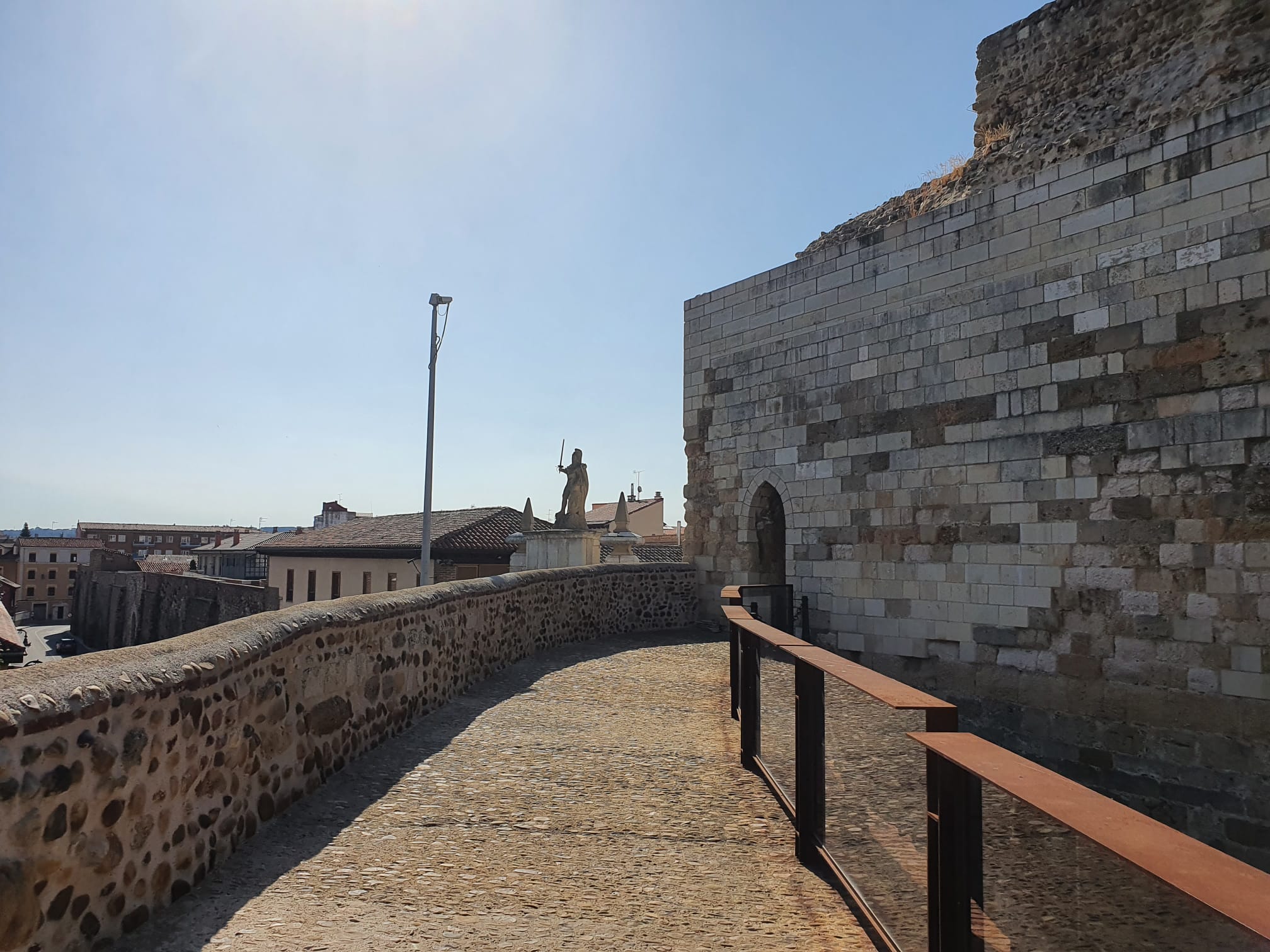 'Muestar de la exposiciónTrazas: Edificios y maestros de la provincia de León