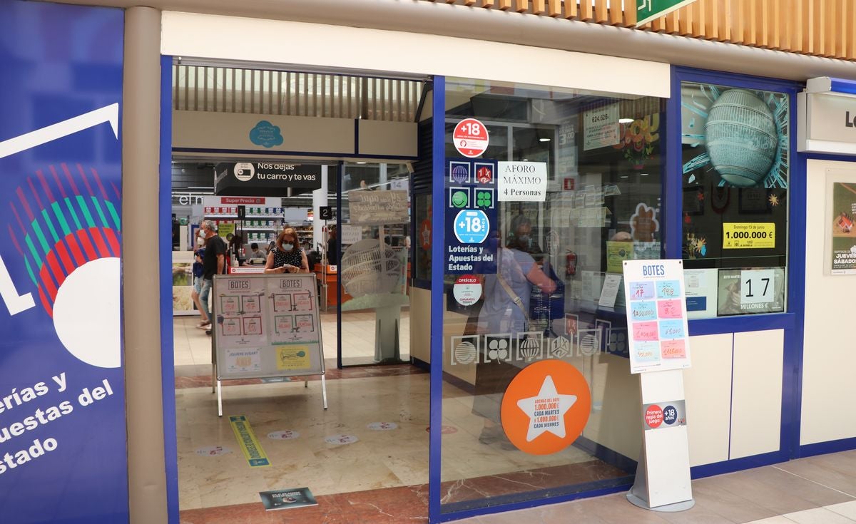 La administración de Lotería de Carrefour, en León, vende más de seis series del primer premio, a lo que se suman los boletos dispensados en dos despachos de León y una administración de Astorga.