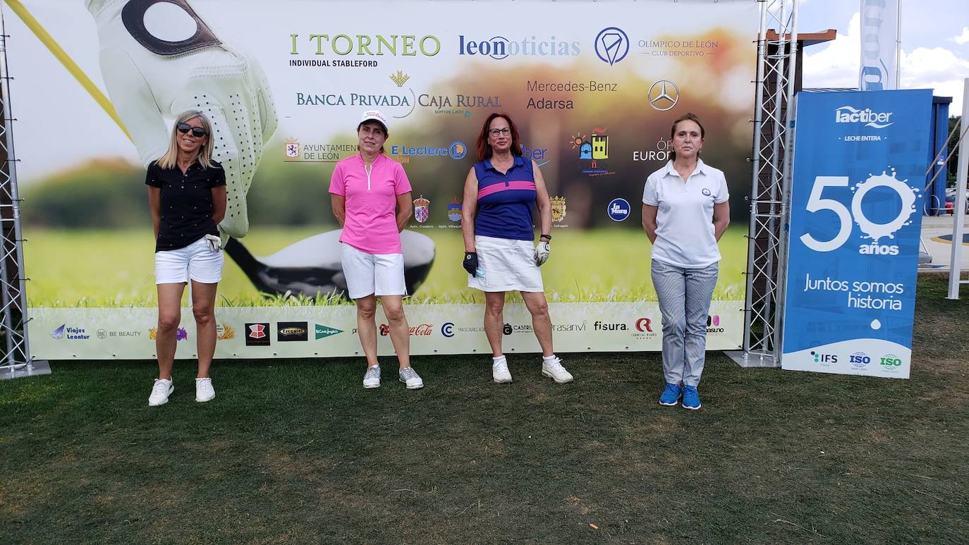 Los participantes y patrocinadores posan en la primera edición de este torneo