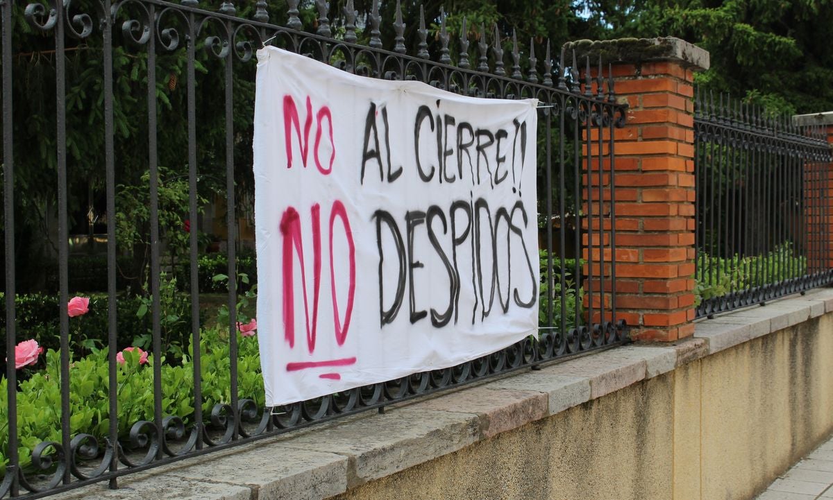 Los trabajadores del Centro El Alba claman contra el «boicot» para el cierre de este «centro referencia» en León.