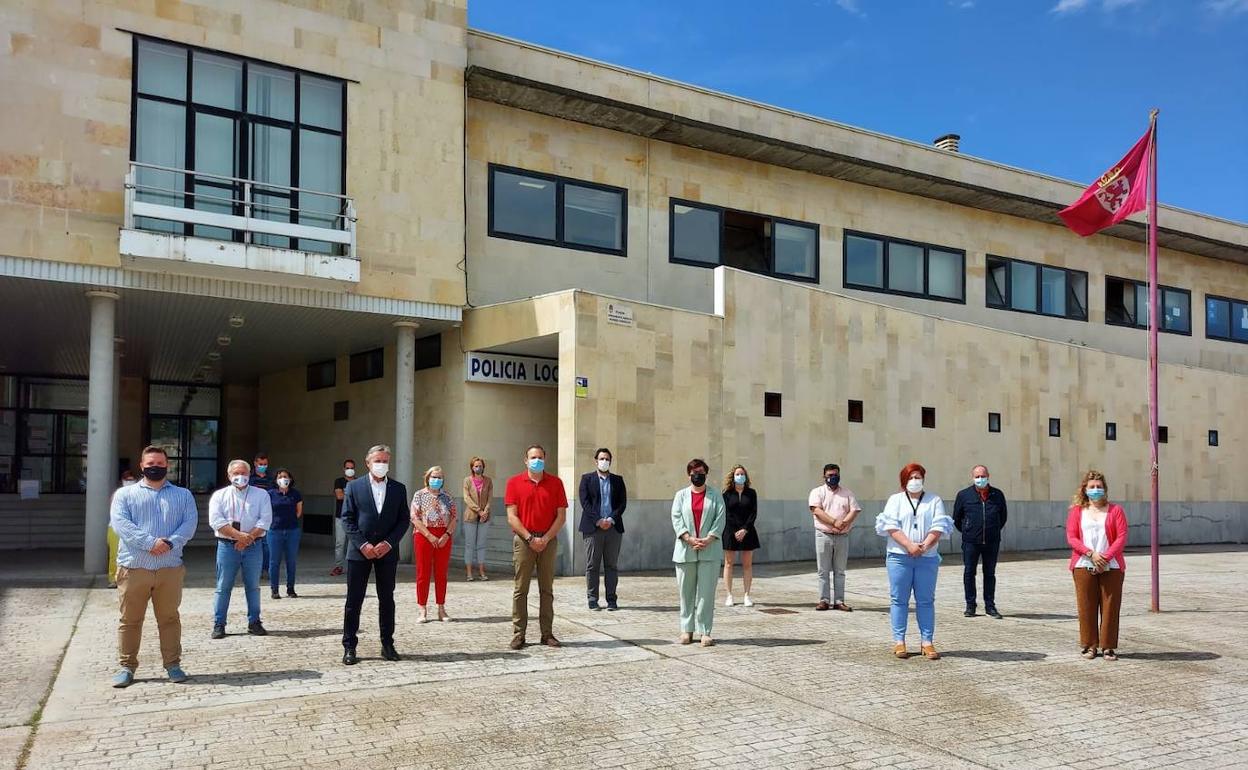 Minuto de silencio contra la violencia machista en San Andrés del Rabanedo.