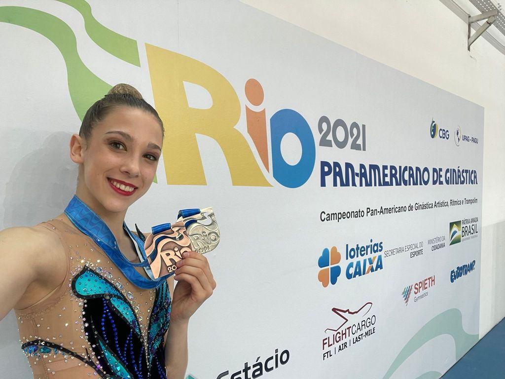 Sol Martínez luce su medalla de plata en los Panamericanos.