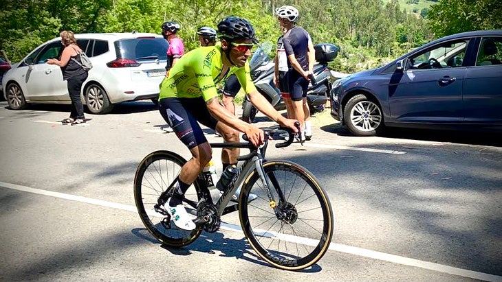 Cinco corredores del conjunto maragato participan en la primera edición de este torneo ciclista.