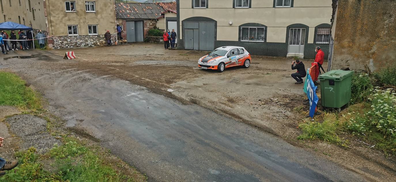 Las carreteras y curvas de la montaña central leonesa se convierten este sábado en el circuito del XXIII Rallye de León con etapas que recorren desde los tramos de la mina en la zona de Gordón hasta los valles de Arbás y Omaña