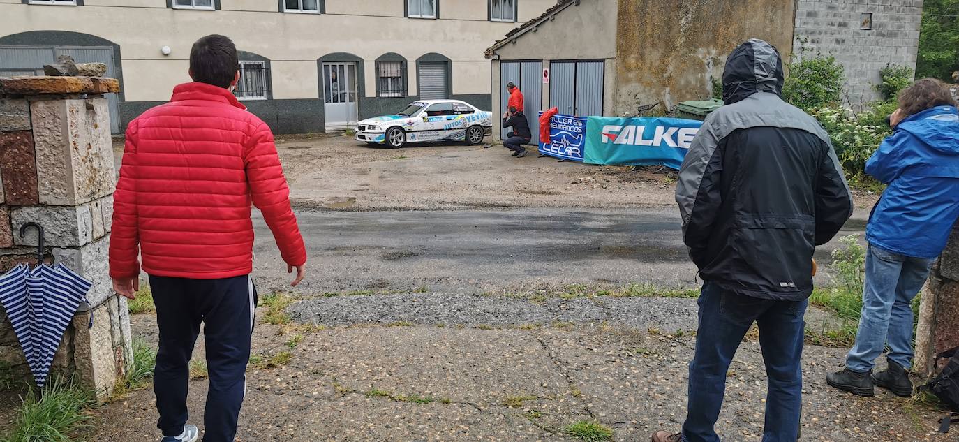 Las carreteras y curvas de la montaña central leonesa se convierten este sábado en el circuito del XXIII Rallye de León con etapas que recorren desde los tramos de la mina en la zona de Gordón hasta los valles de Arbás y Omaña