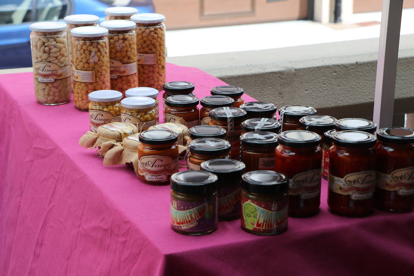 León invita en el Mercado del Conde Luna a adentrarse en este mundo.