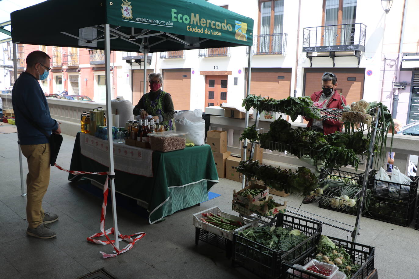 León invita en el Mercado del Conde Luna a adentrarse en este mundo.
