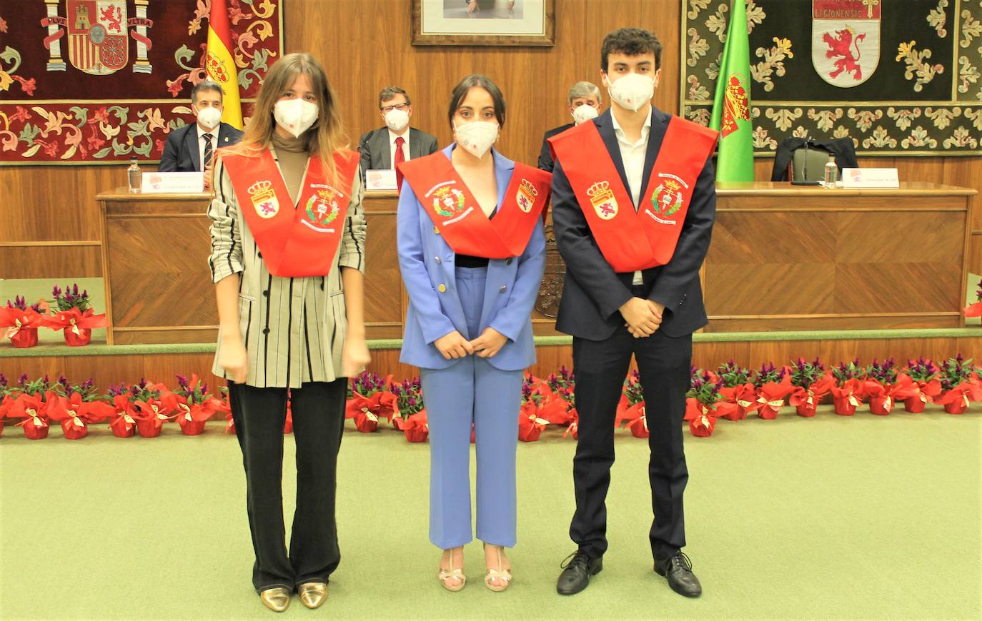 La ULE entregó los premios y becas a varios alumnos de la Facultad de Derecho, en el día de su patrón.