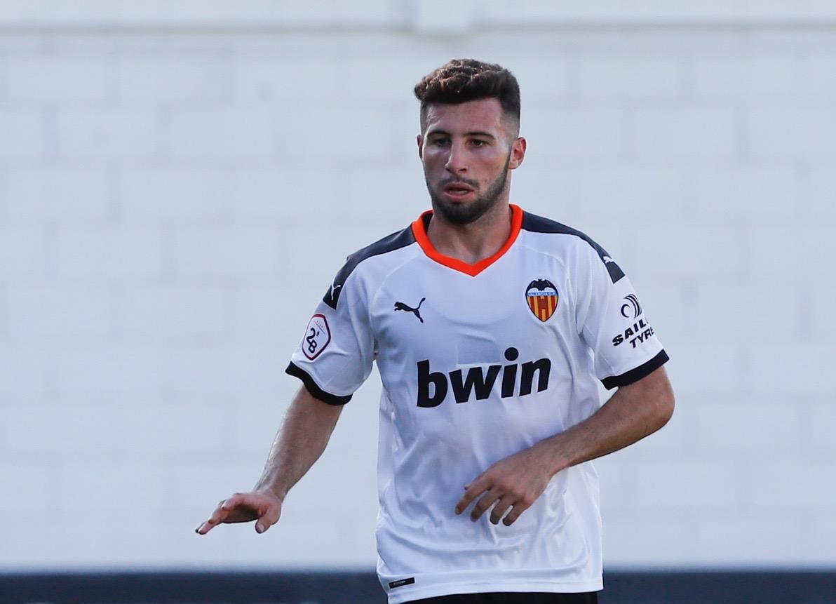 Joseda Menargues, en un partido con el Valencia Mestalla.