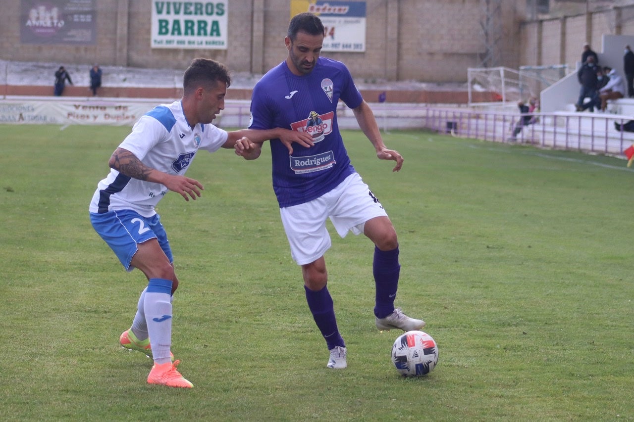 El conjunto morado desciente de la Tercera División tras perder ante el Almazán.