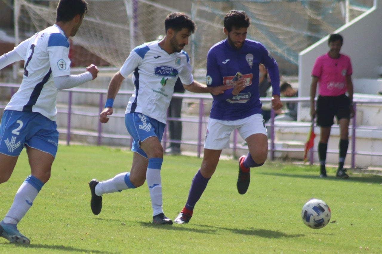 El conjunto morado desciente de la Tercera División tras perder ante el Almazán.