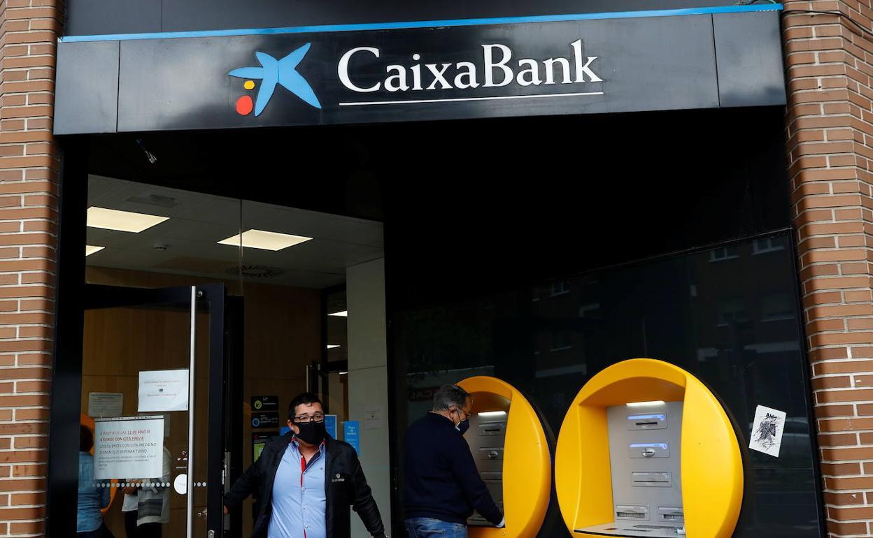 Sucursal de CaixaBank en León.