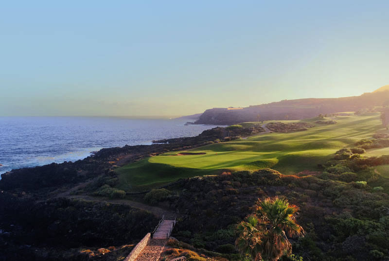 Buenavista Golf Club. Fue el primer club de golf de toda España. Se construyó alrededor del cráter de un volcán.