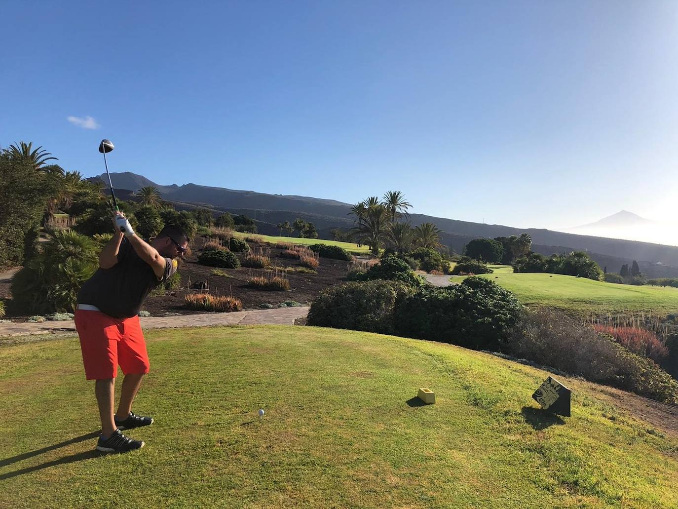 Club de golf Tecina. Está en la isla de la Gomera. Se encuentra en una ubicación incomparable y las vistas al Teide son espectaculares.