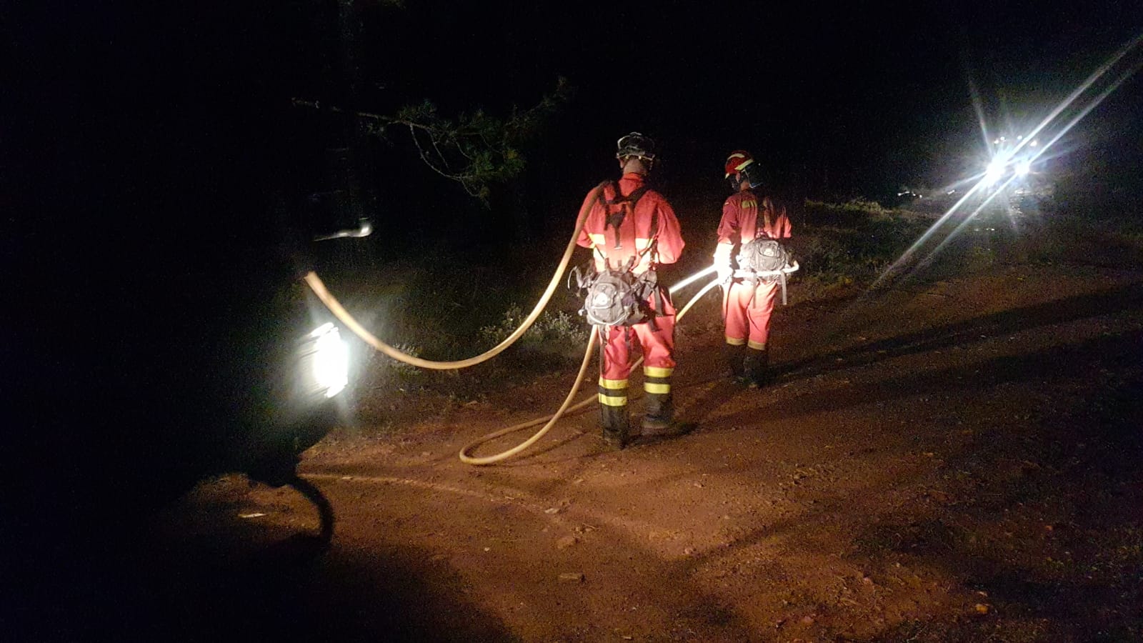 Cerca de 140 militares y medio centenar de vehículos participan en el ejercicio de instrucción y adiestramiento de Lucha Contra Incendios Forestales (LCIF) en El Bierzo que se extiende hasta este miércoles. 