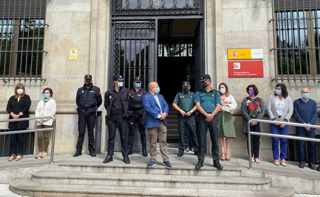 Minuto de silencio en la Subdelegación de Gobierno de León. 