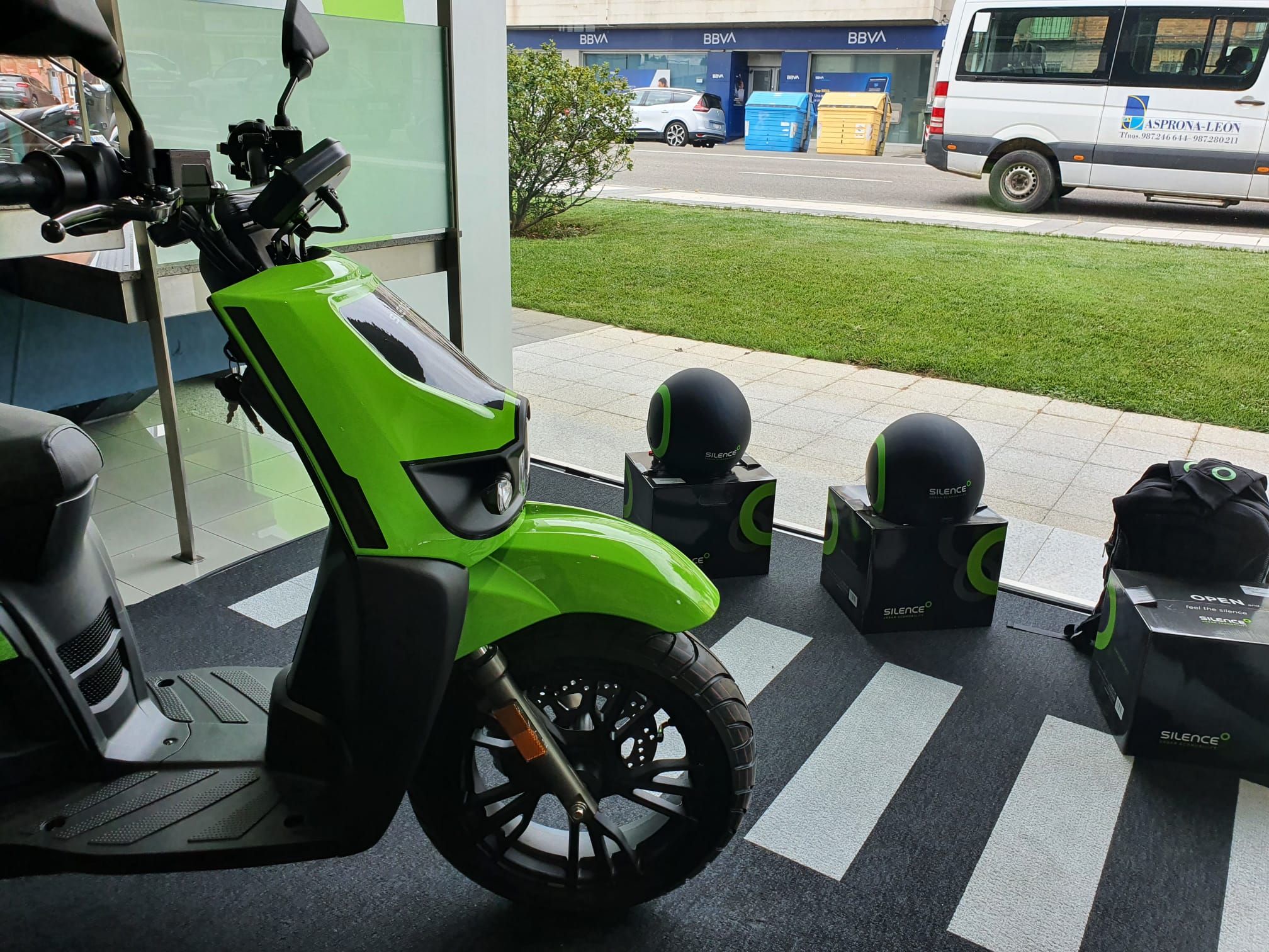 Presentación de Silence León