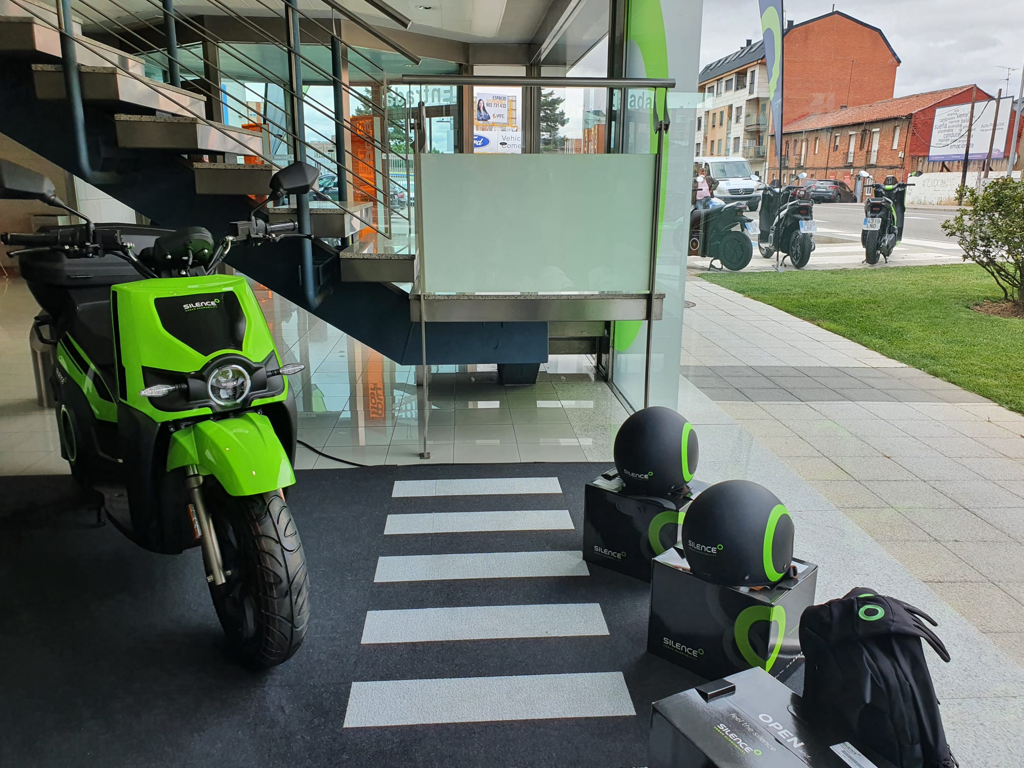 Presentación de Silence León