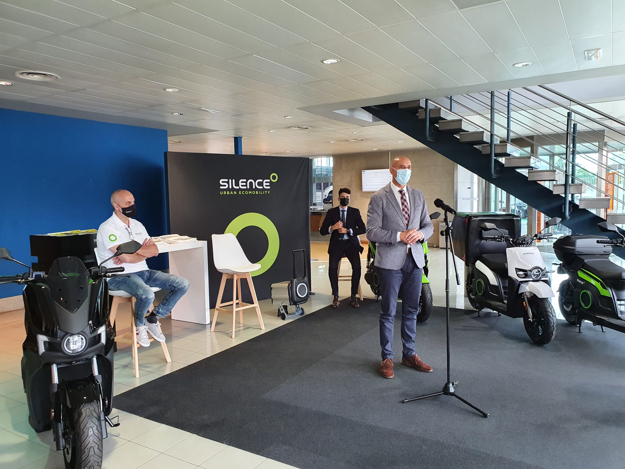 Presentación de Silence León