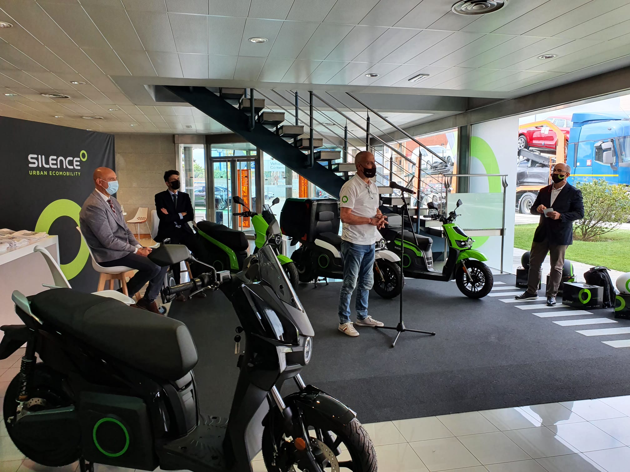 Presentación de Silence León