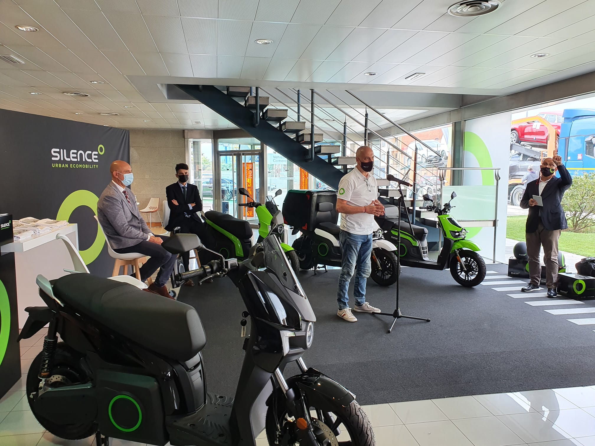 Presentación de Silence León