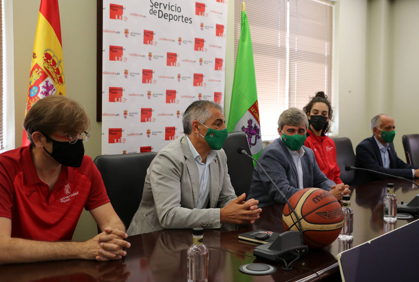 La plantilla fue recibida por la Universidad de León, entre elogios del rector Juan Francisco Marín.